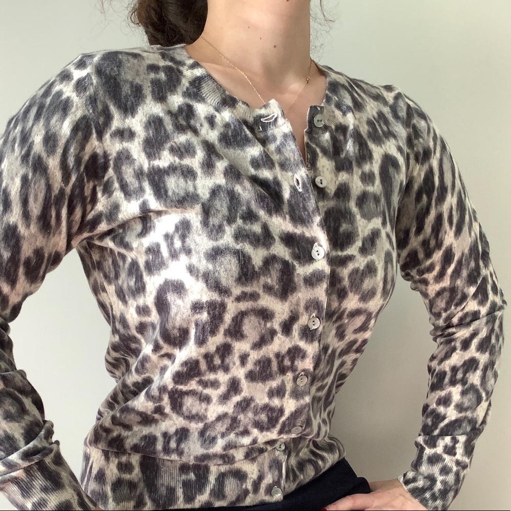 🦋2 for $35 Banana Republic Animal Print Cardigan